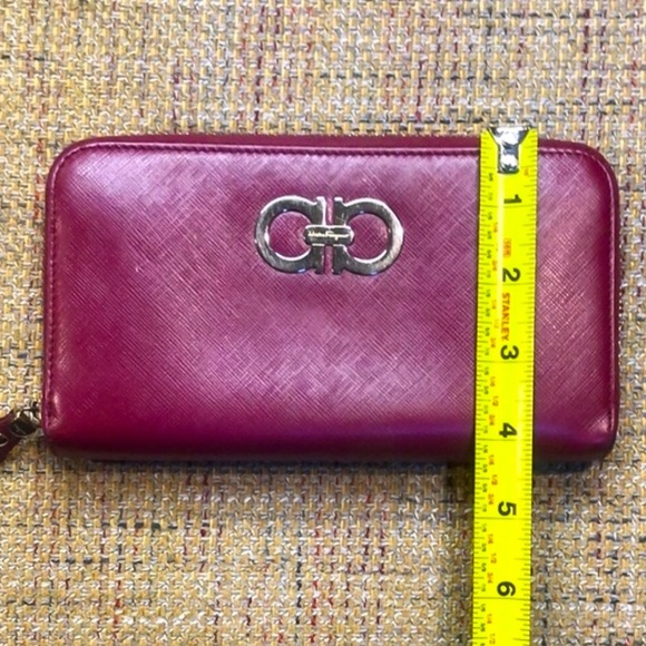 SALVATORE FERRAGAMO Gancini Fuchsia Leather Full Zip Continental Wallet WITH BOX - Picture 6 of 17